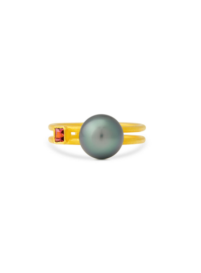 Tahitian black pearl Ring in 18K Solid Yellow Gold
