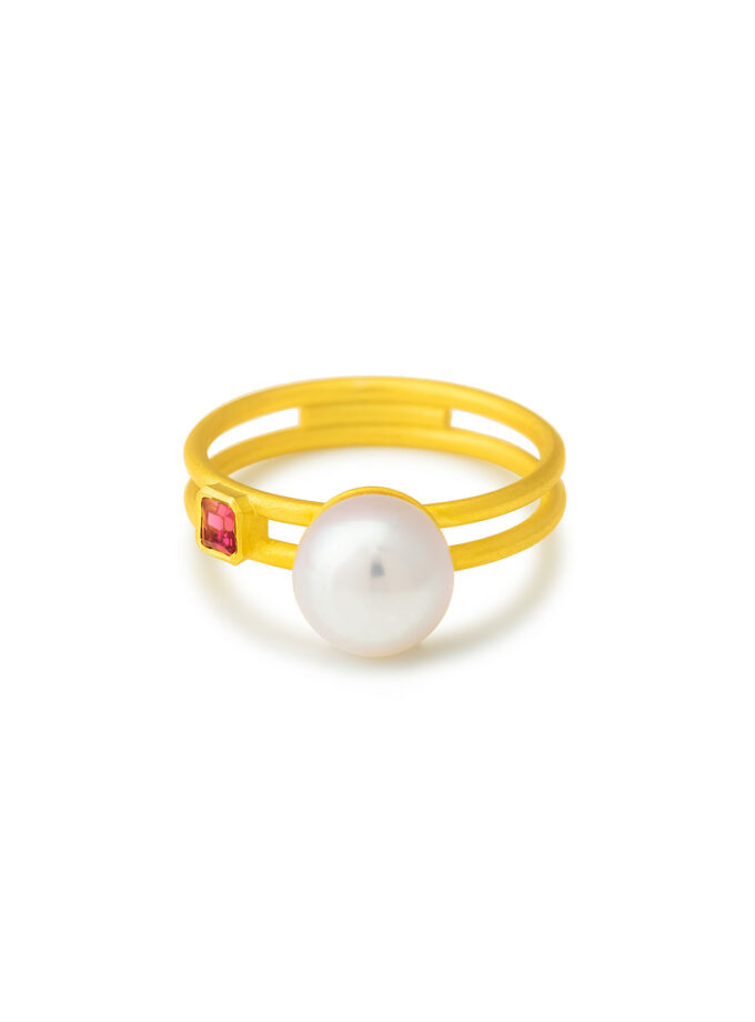 18K Yellow Gold Ring with Natural Pearl