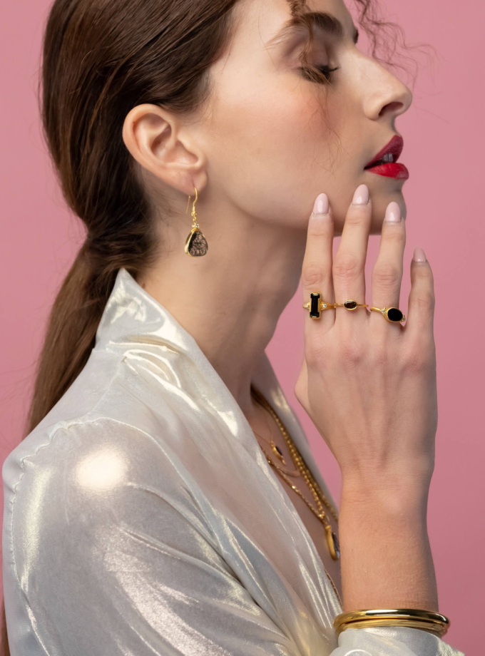 18K Yellow Gold Diamond Ring with Black Spinel