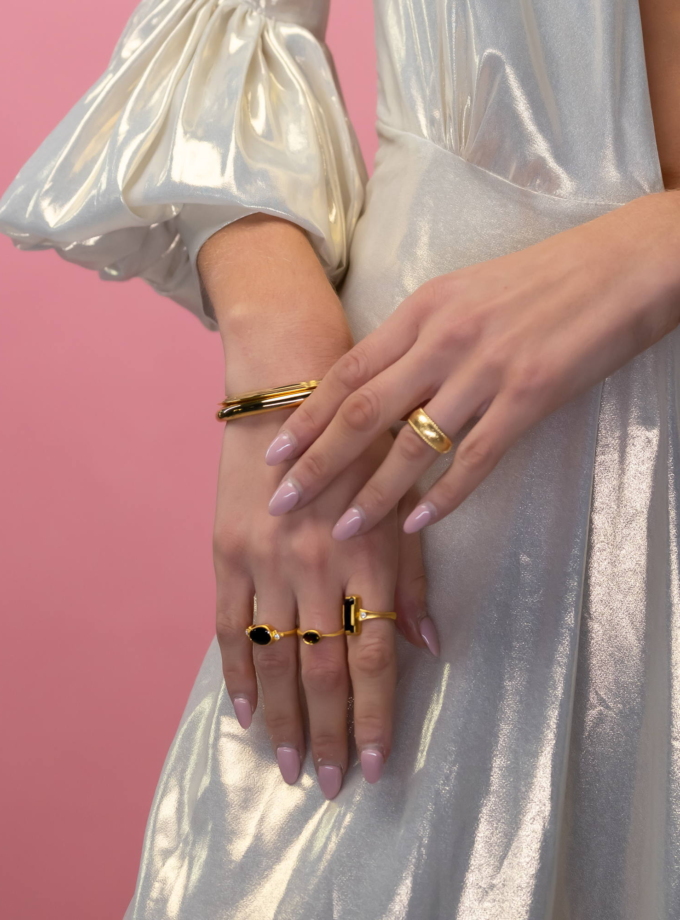 18K Yellow Gold Diamond Ring with Black Spinel