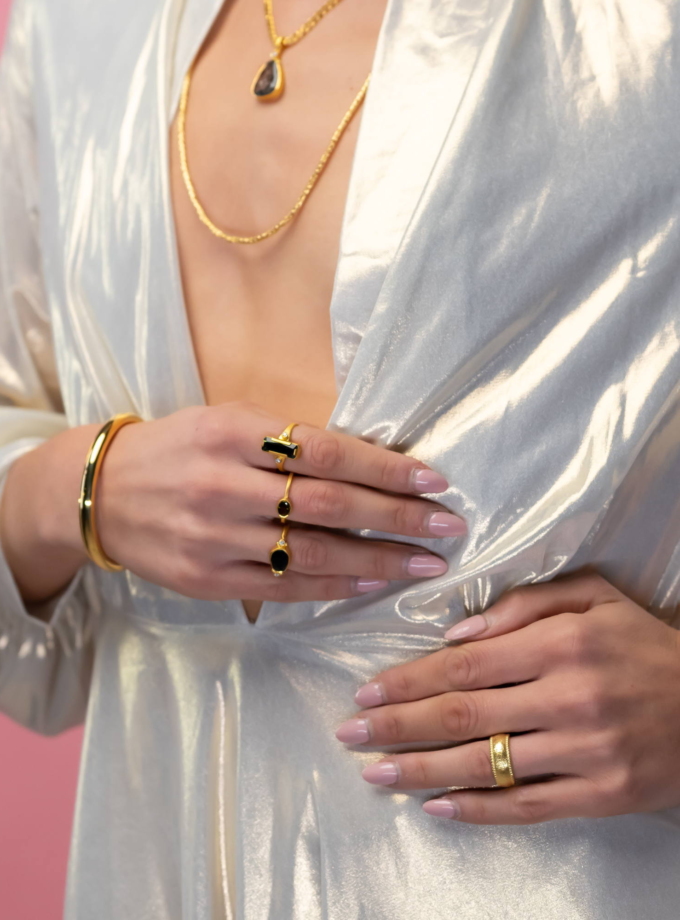 18K Yellow Gold Diamond Ring with Black Spinel
